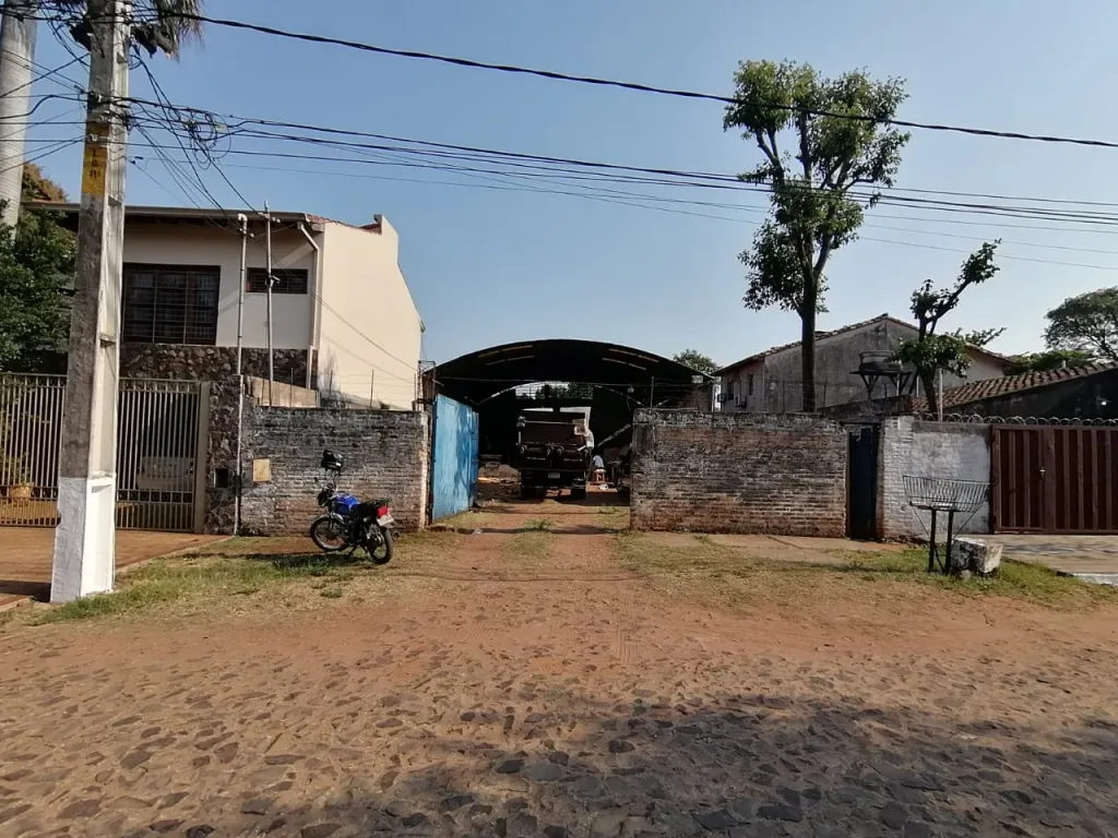 VENDO AMPLIO TINGLADO EN LAMBARÉ — foto 3