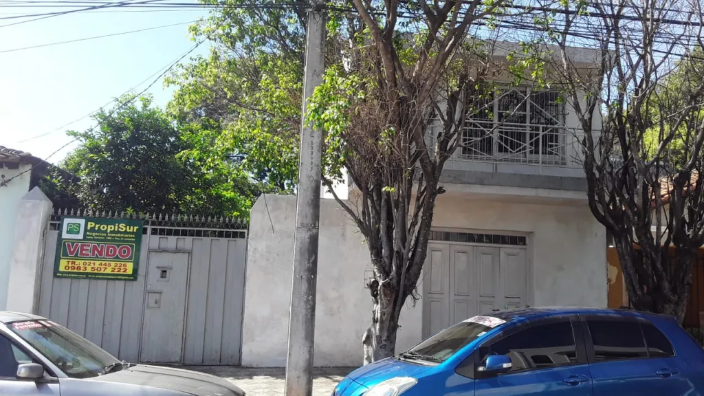 VENDO AMPLIA CASA CON SALÓN COMERCIAL EN FERNANDO DE LA MORA — foto 2