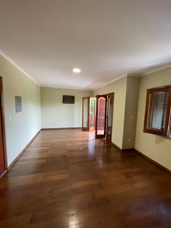VILLA MORRA: PLANTA BAJA, RECICLADA TOTAL, 4 SUITES, PISCINA, JARDÍN, 12.000.000 GS. — foto 3