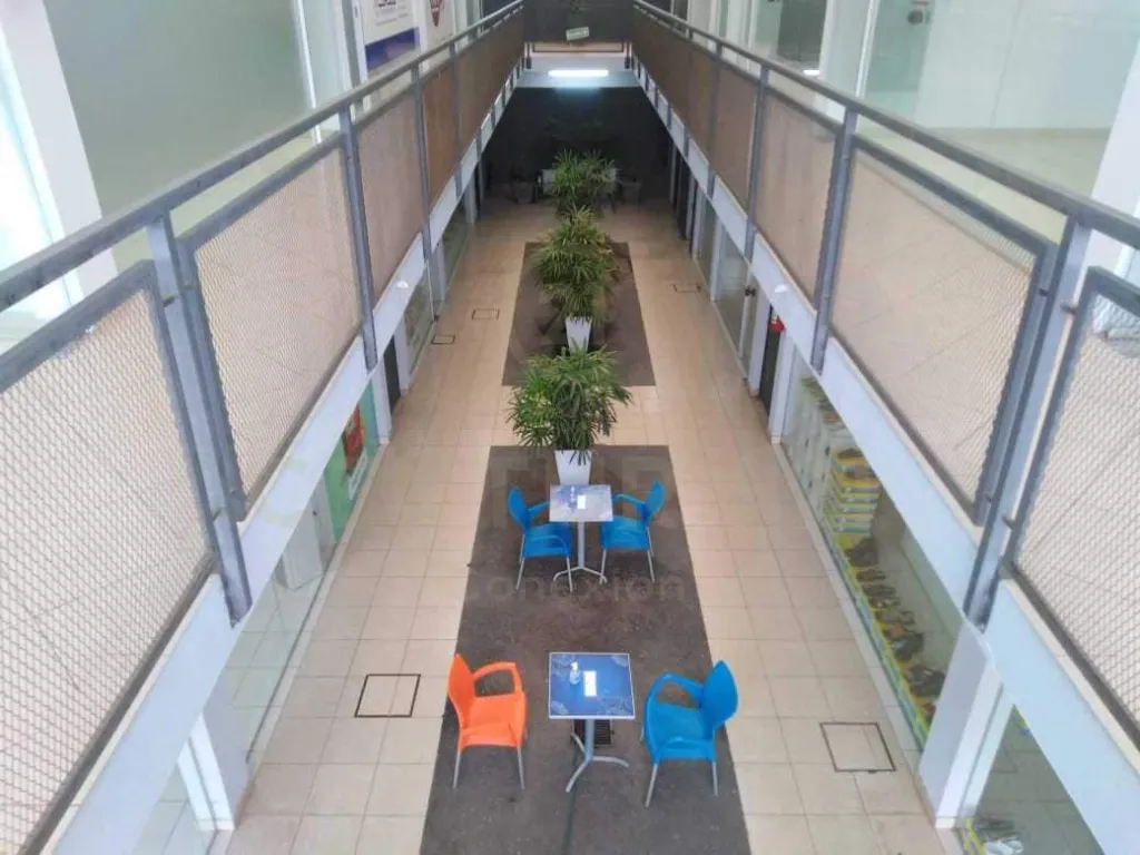 Local Comercial en Fernando Norte. — foto 2