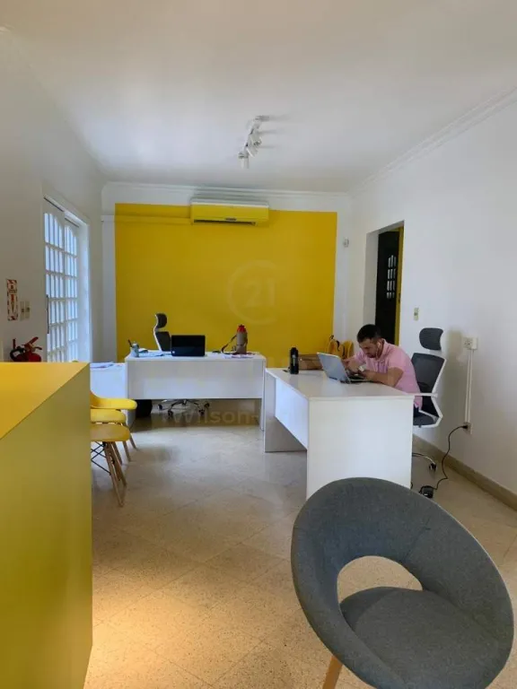 PROPIEDAD SOBRE AVDA. PRINCIPAL - para residencia u oficina sobre Avda. Kubitschek. — foto 2
