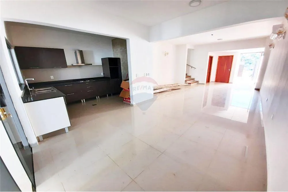 VENDO LUJOSO DUPLEX A ESTRENAR EN LAMBARÉ — foto 2
