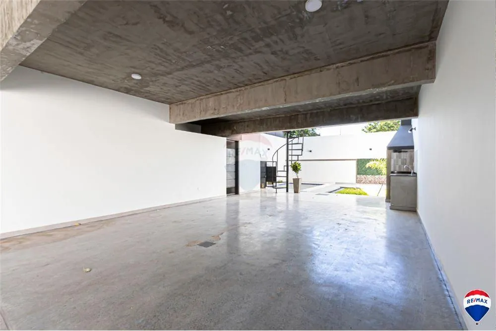 VENDO LUJOSO DUPLEX EN LAMBARÉ - ALTOS DEL GOLF — foto 2