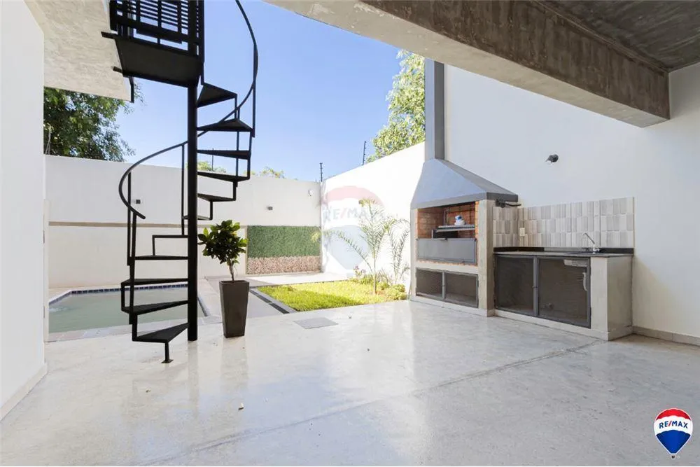 VENDO LUJOSO DUPLEX EN LAMBARÉ - ALTOS DEL GOLF — foto 3