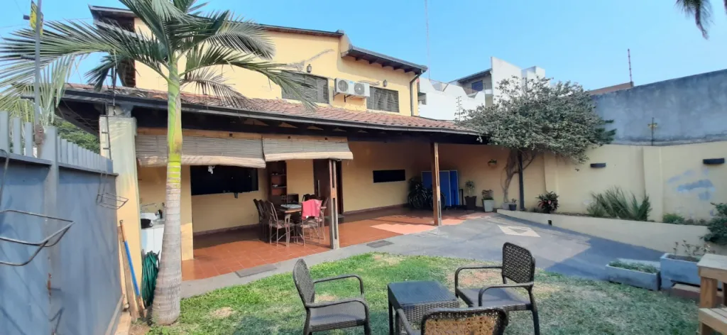 VENDO CASA EN ESQUINA SOBRE SACRAMENTO — foto 3