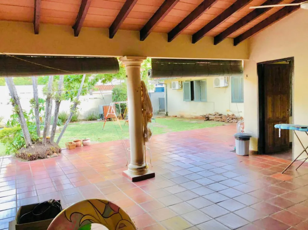 VENDO AMPLIA CASA EN ESQUINA EN MCAL ESTIGARRIBIA — foto 3