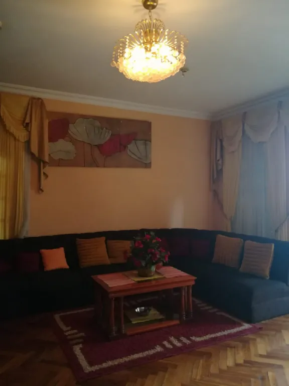 VENDO AMPLIA CASA EN FERNANDO A PASOS DE AVDA DEFENSORES — foto 2