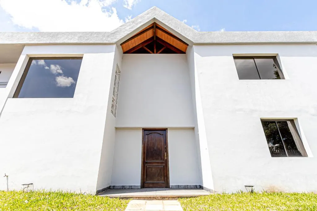 VENDO CASA EN BERNARDINO CABALLERO RODEADO DE AVENIDAS — foto 3