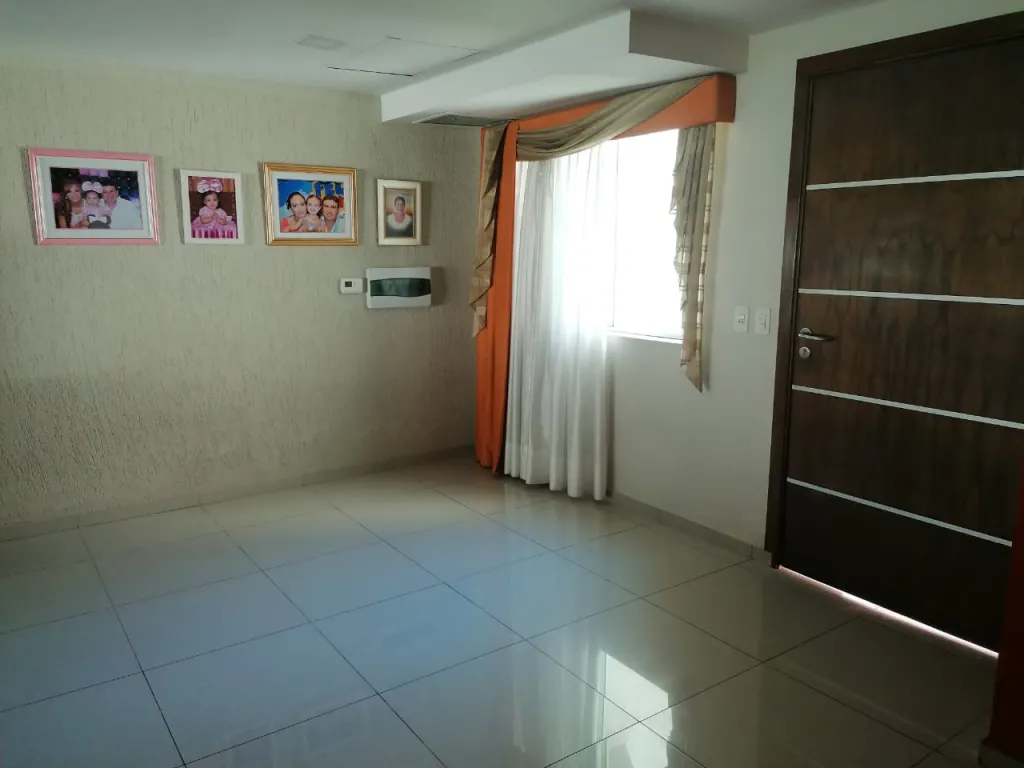 VENDO CASA MODERNA A PASOS DE AVDA DEFENSORES — foto 2
