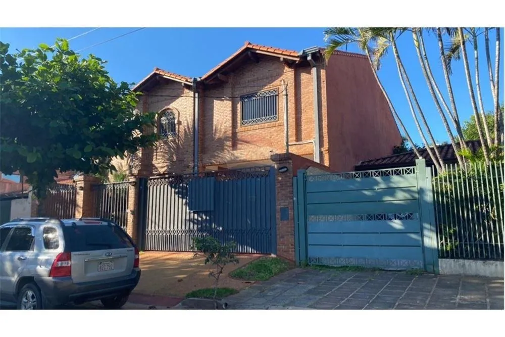 VENDO RESIDENCIA DE 2 NIVELES ZONA MADAME LYNCH — foto 2