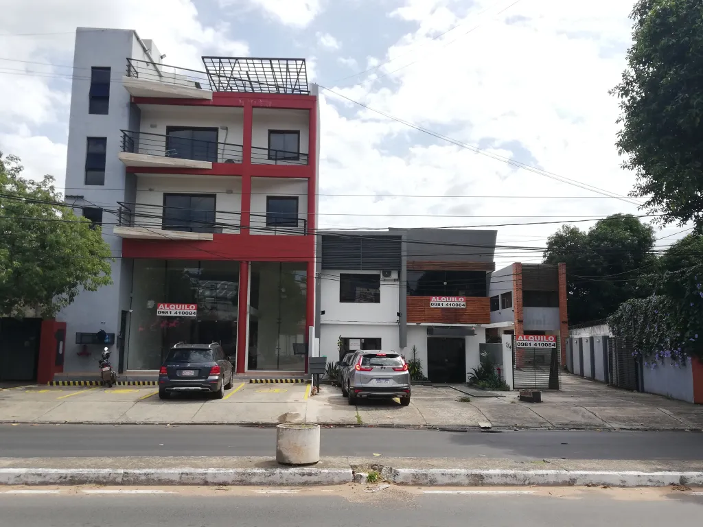 SALON COMERCIAL DE 122 M2 - (Avenida Choferes del Chaco) — foto 2