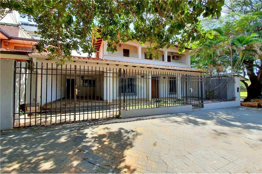 VENDO AMPLIA RESIDENCIA EN EL BARRIO CARMELITAS — foto 2