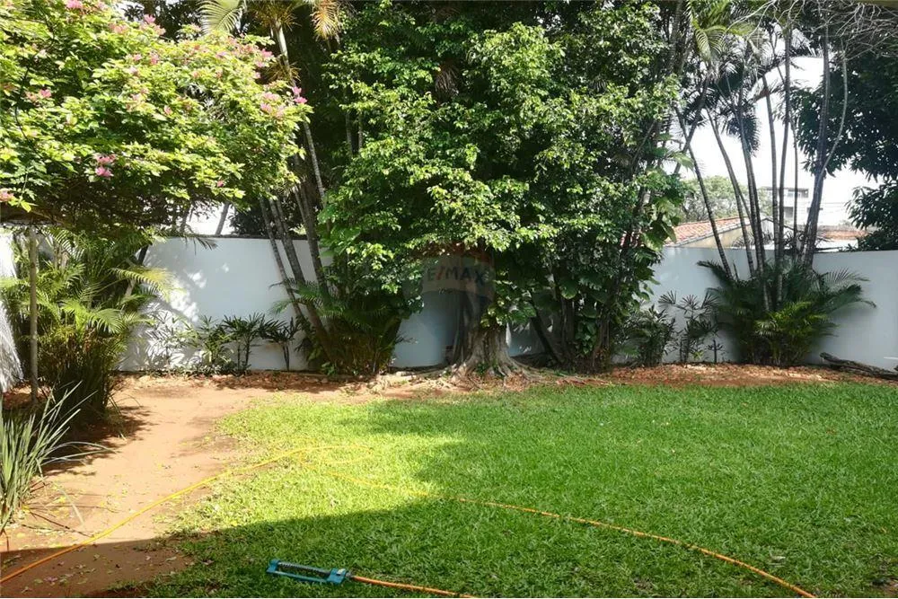 VENDO AMPLIA RESIDENCIA EN EL BARRIO CARMELITAS — foto 3