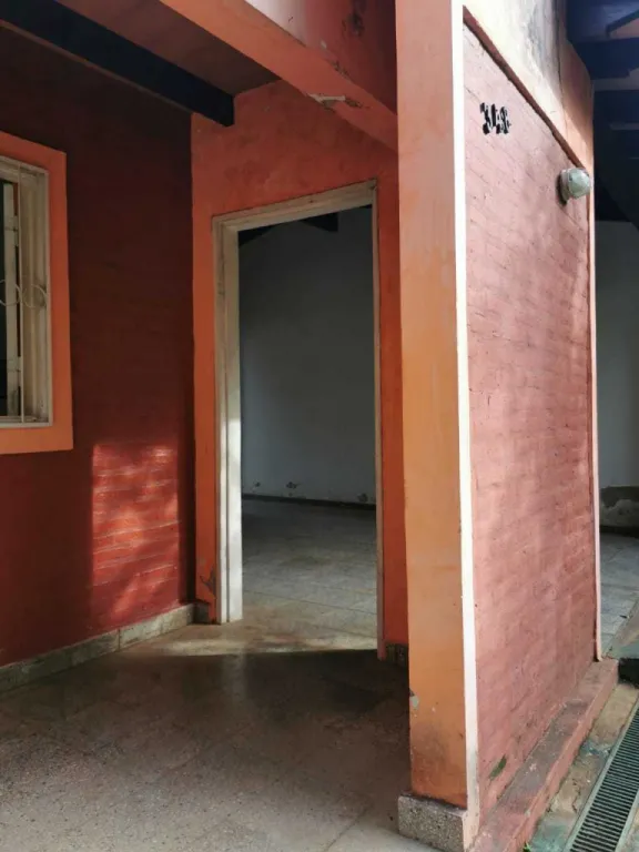VENDO CASA EN LUQUE - ZONA RESIDENCIAL! A MINUTOS DE LA CONMEBOL! — foto 2