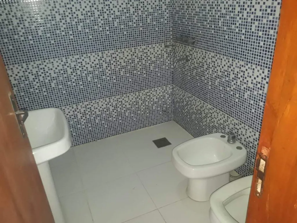 ALQUILO O VENDO HERMOSO DUPLEX. ZONA DEL YACHT — foto 2