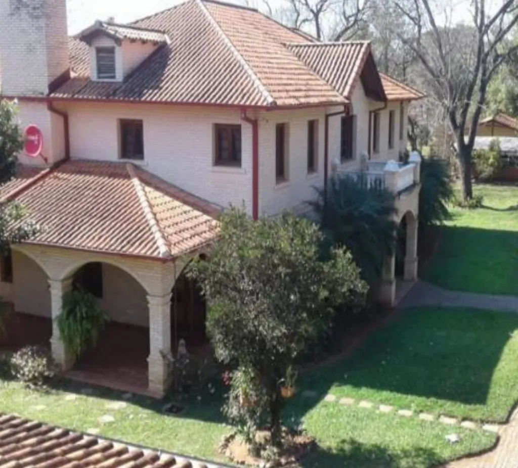 LIMPIO: CASA QUINTA DE LUJO, 4.800M2, 3 DORMITORIOS, BELLISIMA!! - 2.000.000 USD. — foto 2