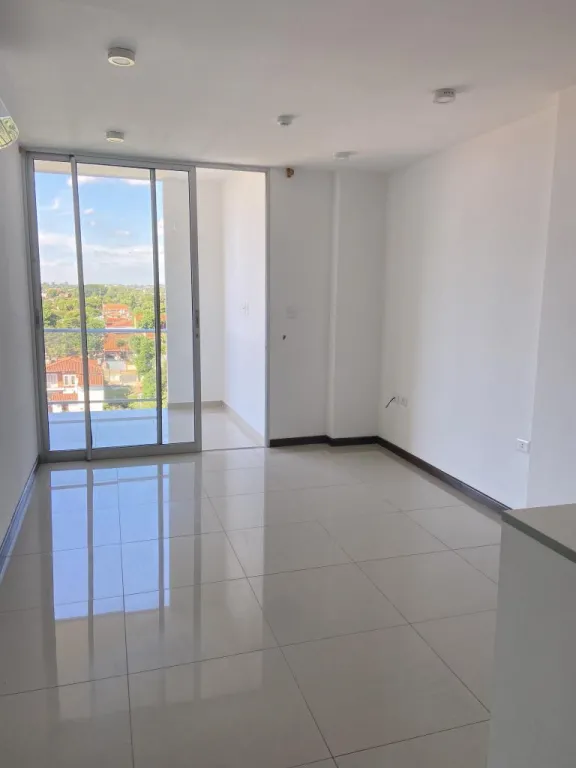 Amplio departamento Bo. San Vicente, 1 habitacion — foto 2
