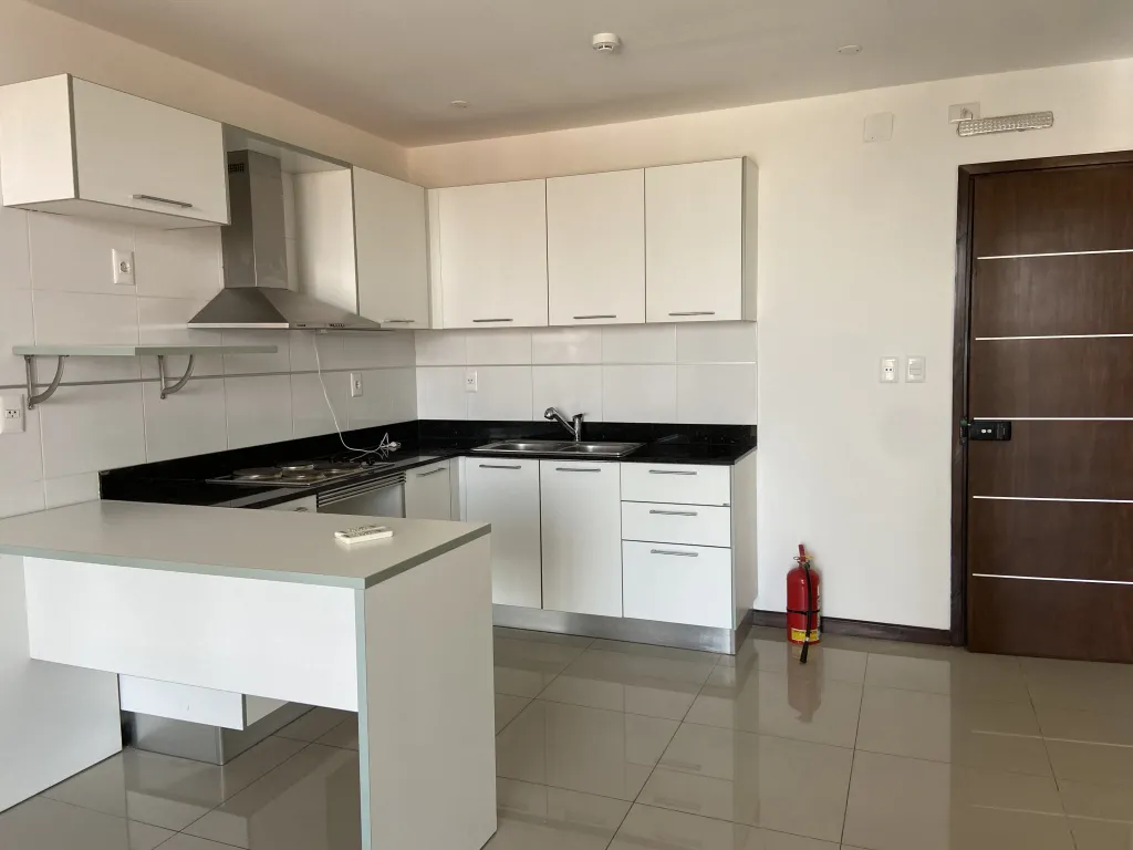 Amplio departamento Bo. San Vicente, 1 habitacion — foto 3