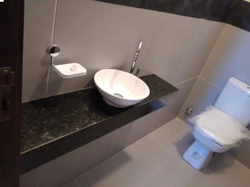 MARAVILLOSO DUPLEX EN ESQUINA -- LAMBARE — foto 2