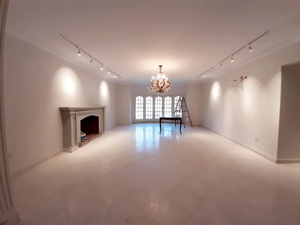 ALQUILO AMPLIA CASA PARA VIVIENDA U OFICINA, CON 1.260 M2 DE TERRENO, EXCELENTE UBICACIÓN — foto 2