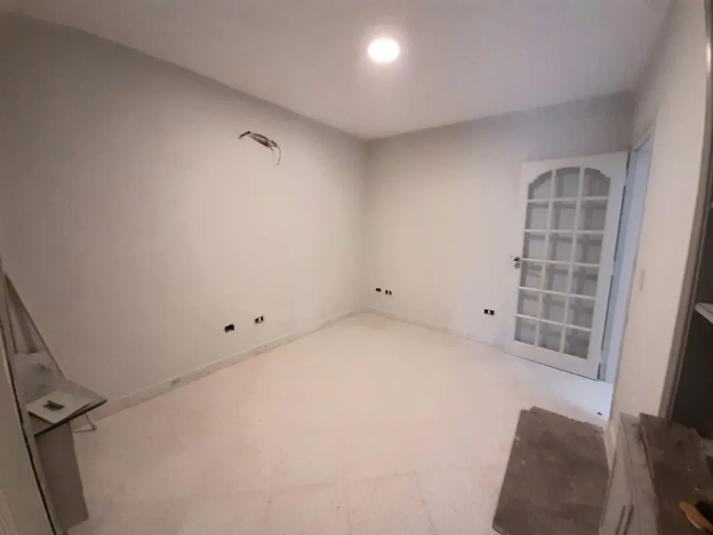 ALQUILO AMPLIA CASA PARA VIVIENDA U OFICINA, CON 1.260 M2 DE TERRENO, EXCELENTE UBICACIÓN — foto 3