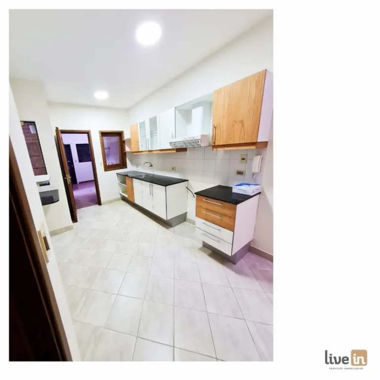 VENDO AMPLIO DUPLEX EN BARRIO GOETHE — foto 3