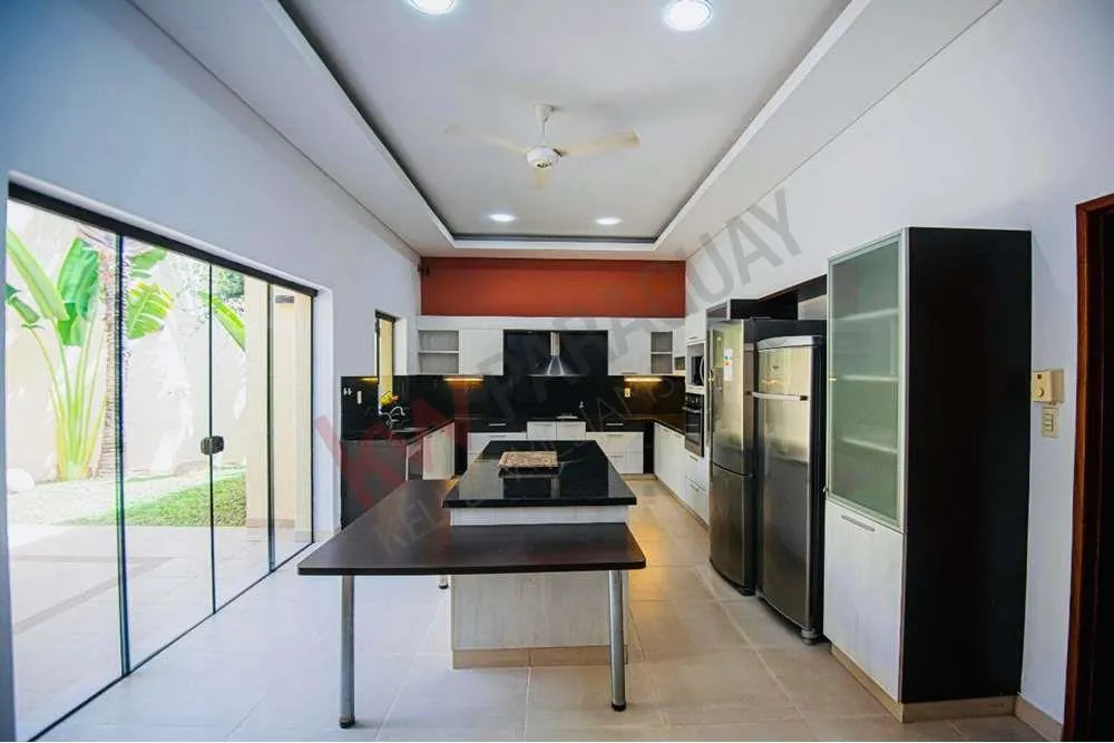 LUJOSA RESIDENCIA EN VENTA - SAJONIA — foto 3