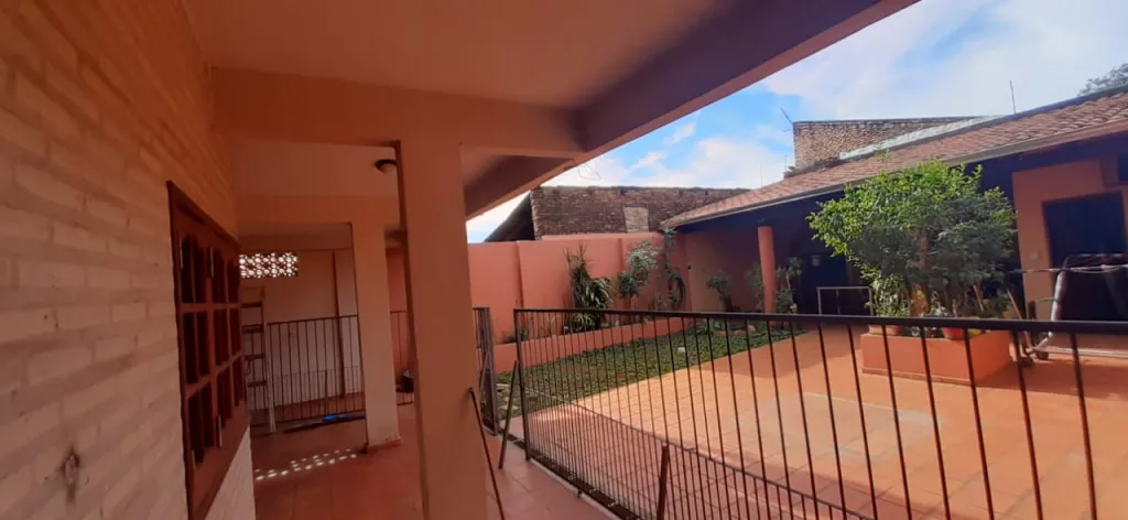 VENDO CASA A PASOS DE DEFENSORES DEL CHACO — foto 2