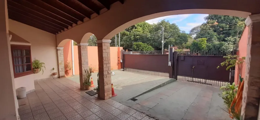 VENDO CASA A PASOS DE DEFENSORES DEL CHACO — foto 3