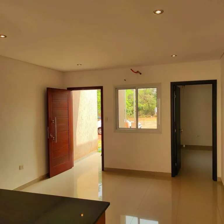 VENDO CASA EN CONDOMINIO EN LUQUE MORACUE COD 3589 — foto 2