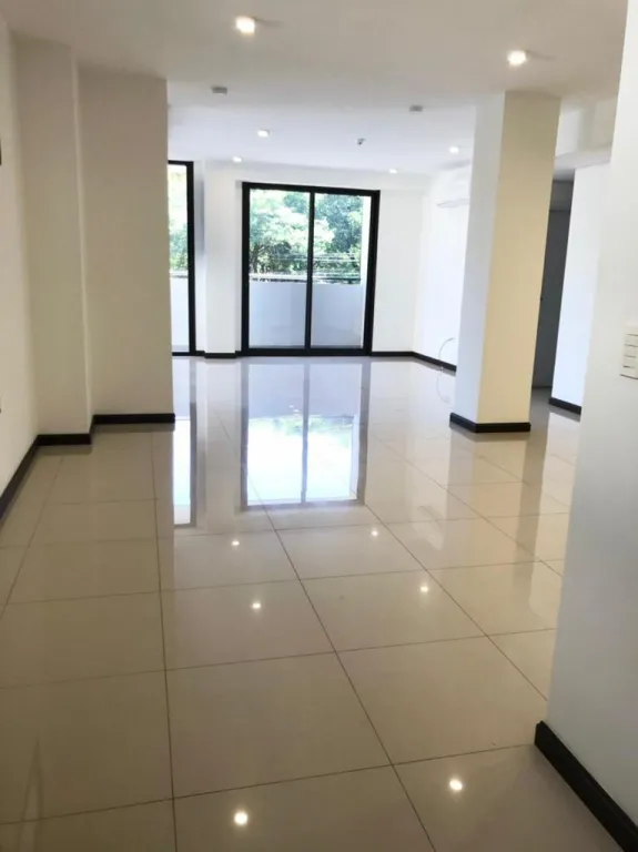 VENDO Amplio departamento de 3 habitaciones en Villamorra — foto 2