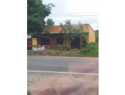 OFERTA CASA CON DEPOSITO SOBRE RUTA INTERNACIONAL EN YPACARAI.