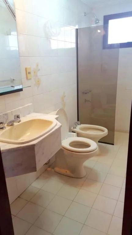 Alquilo o vendo elegante departamento totalmente amoblado en Edif. Faro del Rio — foto 2