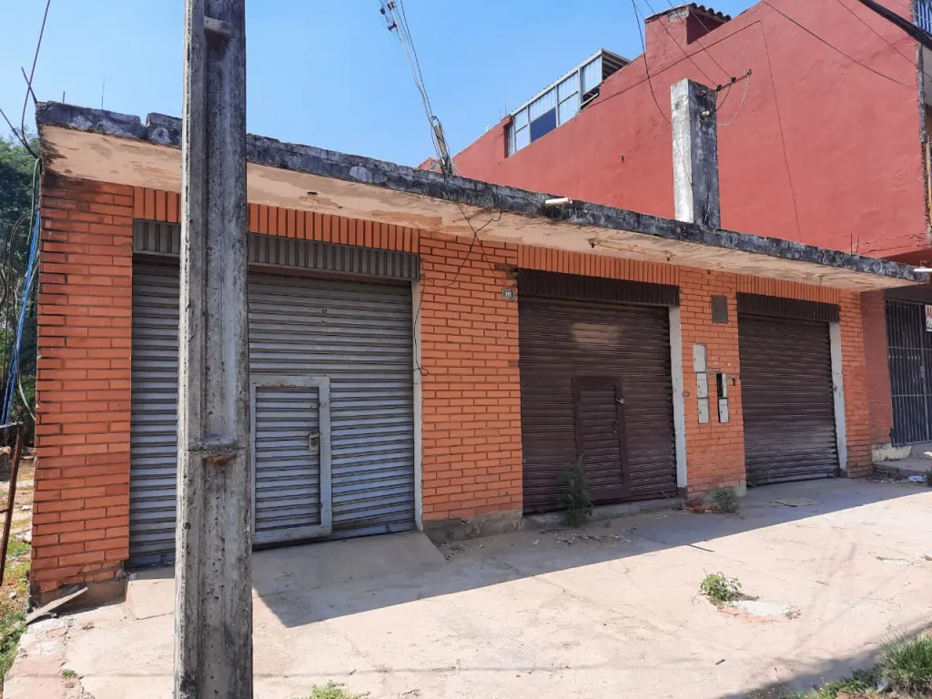 Vendo Amplio terreno con salones en Ñemby, zona Comercial — foto 2