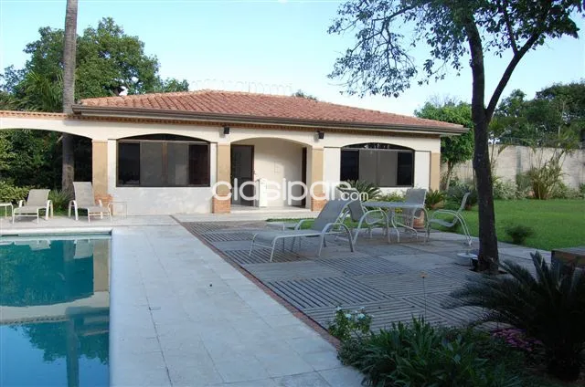 AMPLIA E IMPECABLE RESIDENCIA EN MBURUCUYA MAS FOTOS AL PRIVADO — foto 2