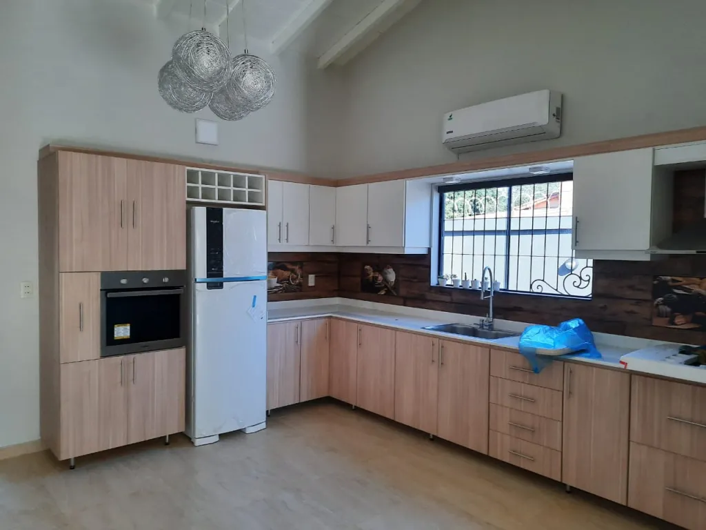 OFERTA REGALO HERMOSA CASA A ESTRENAR A MINUTOS DEL CENTRO Y EL AEROPUERTO — foto 2