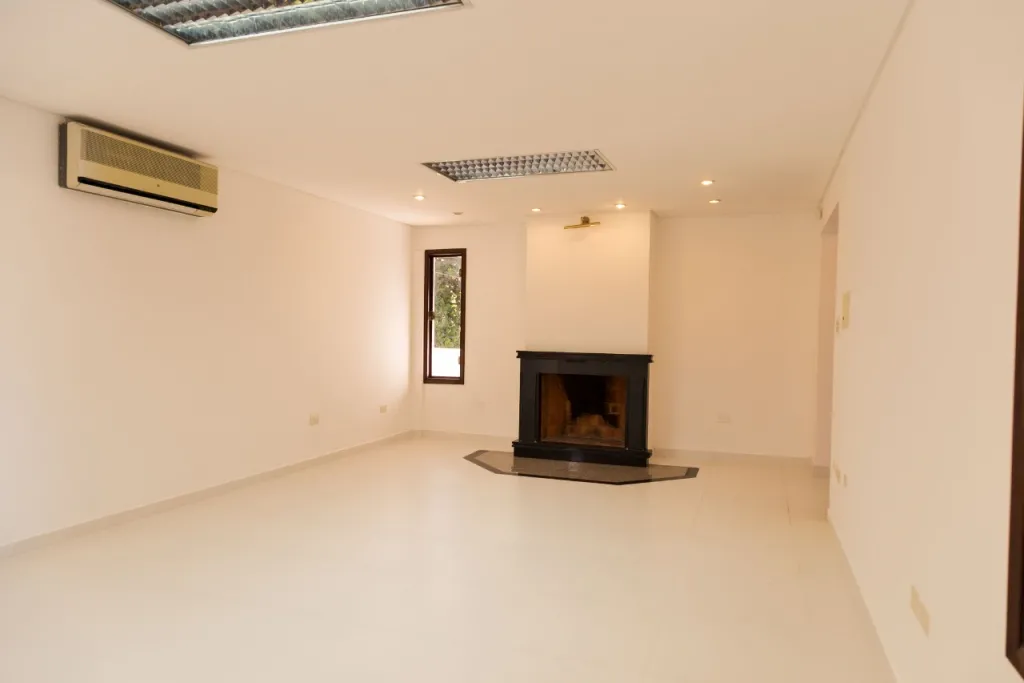 VENDO IMPORTANTE RESIDENCIA EN BARRIO HERRERA SOBRE DEL MAESTRO — foto 2