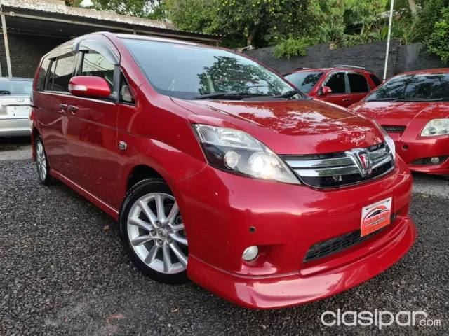 Toyota Isis 2011 — foto 2