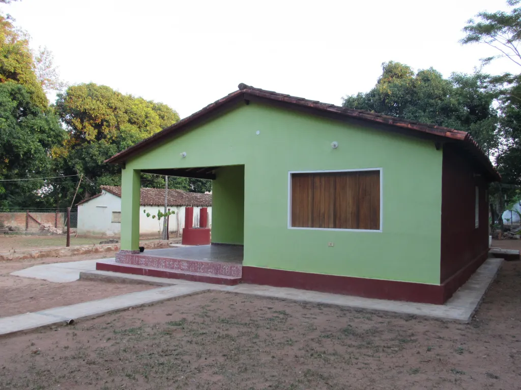 ALQUILO CASA EN AREGUA, CON TODOS LOS SERVICIOS BÁSICOS — foto 2