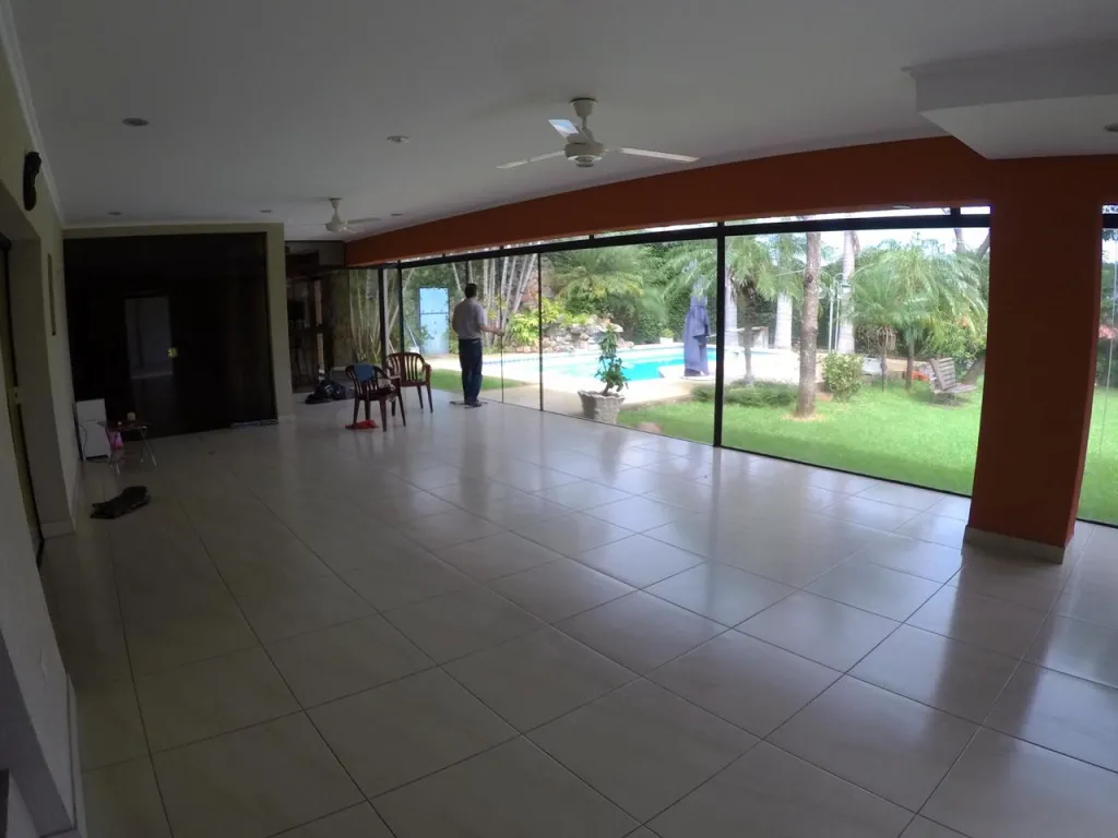 AMPLIA RESIDENCIA EN VENTA - BARRIO SAN VICENTE - A 150 mts. de la AVDA. FÉLIX BOGADO — foto 2