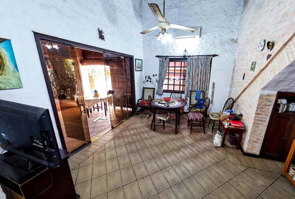 VENDO HERMOSA CASA EN BARRIO MBURUCUYÁ DE ASUNCIÓN — foto 3
