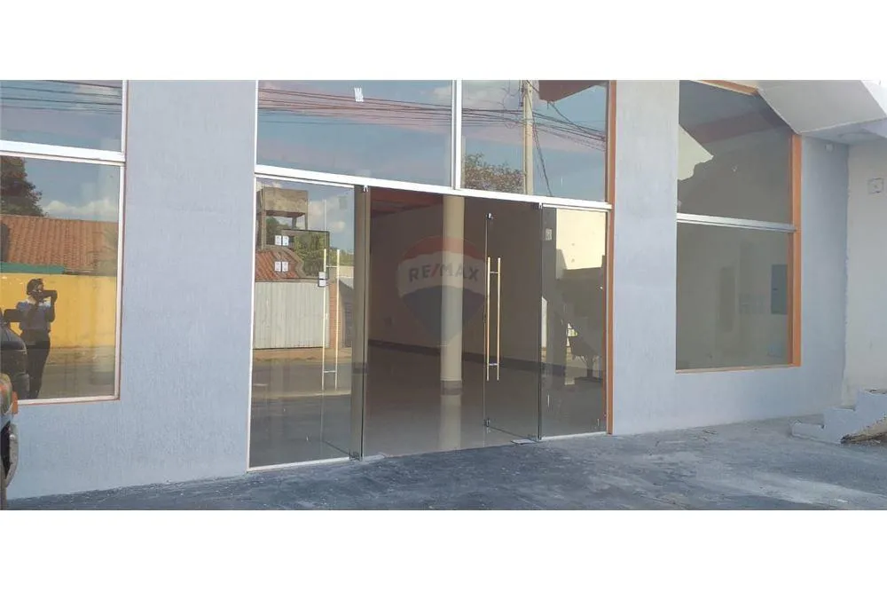 LOCAL COMERCIAL SOBRE FELIPE GONZALEZ - CUARTO BARRIO — foto 2