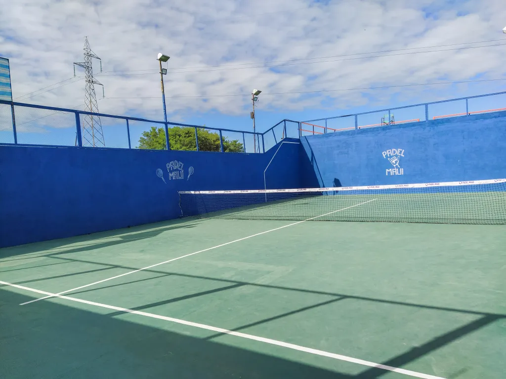 VENDO CASA QUINTA CON CANCHA DE PADEL EN YPACARAÍ — foto 2