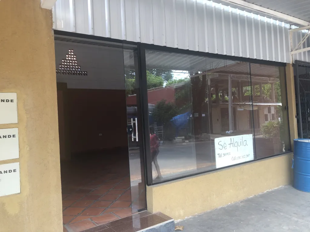 Vendo hermosa casa con salones comerciales.. — foto 3