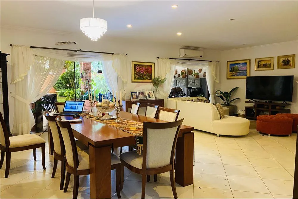 HERMOSA CASA EN BARRIO HERRERA 440,000 USD — foto 2