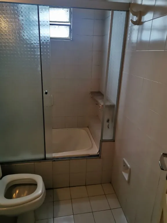 Casa independiente con patio en pleno Villa Morra..!! — foto 2