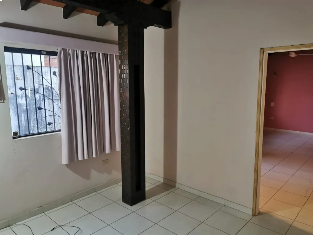 Casa independiente con patio en pleno Villa Morra..!! — foto 3