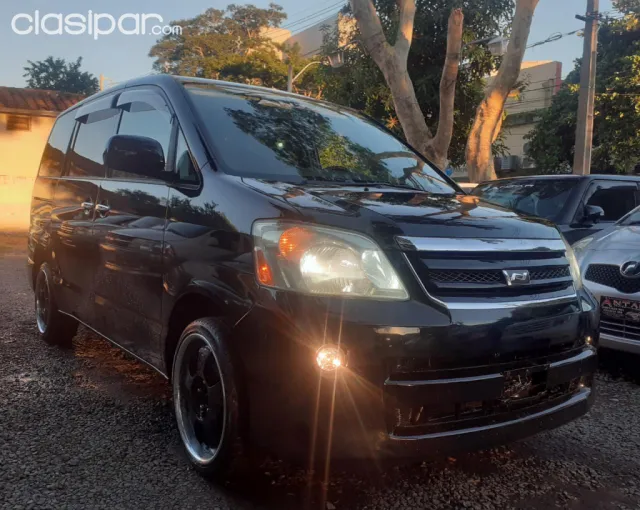 Toyota Noah 2005 — foto 2