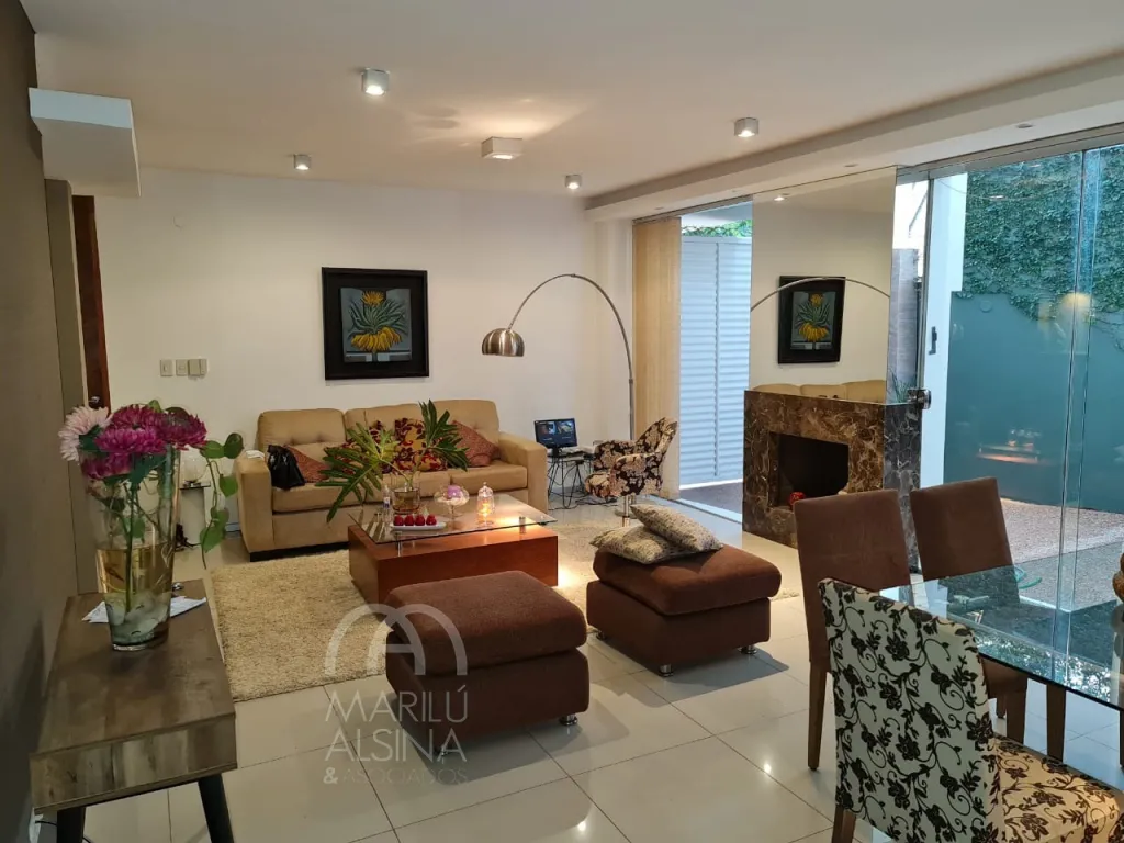 MANORÁ – CARMELITAS: LUJOSO DÚPLEX AMOBLADO, 2 DORMITORIOS, UN LUJO!! – 1.000 USD. — foto 2