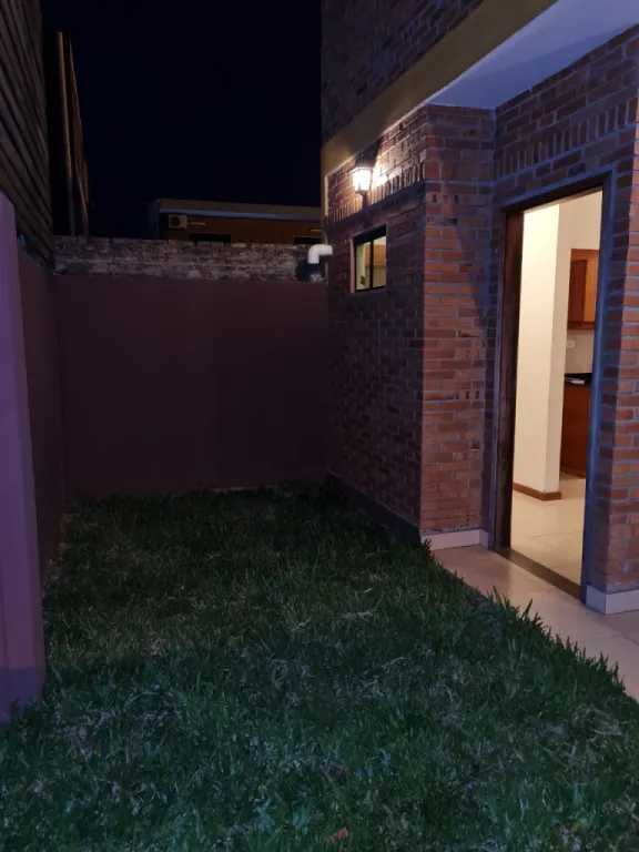 ALQUILO HERMOSO DUPLEX EN FERNANDO DE LA MORA. ZONA NORTE — foto 3